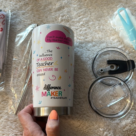 👩🏻🏫 NWT Teacher Tumbler & Socks Gift Set - Picture 7 of 9